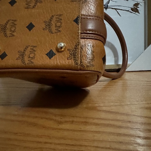 {VGUC} MCM monogram hand bag - Picture 10 of 15
